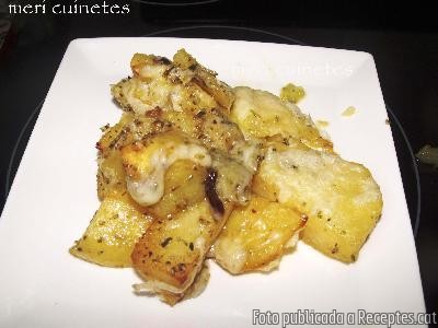 Recepta de cuina de Patates al forn amb orenga i romaní gratinades amb formatge