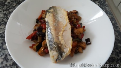 Recepta de cuina de Peix a la planxa amb verdures al wok