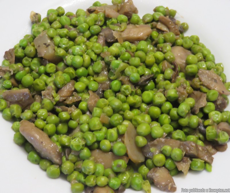 Pèsols saltejats amb girgoles