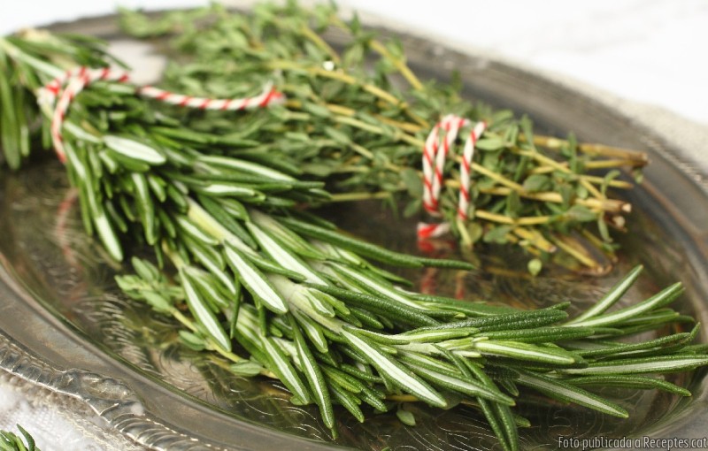 Brou d'herbes aromàtiques