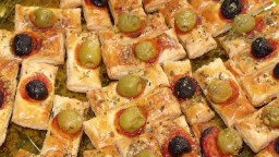 Recepta de cuina de Pizzetes de tomàquet i olives