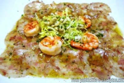 Recepta de cuina de Carpaccio de peus de porc amb llagostins, amanida d’escarola i favetes