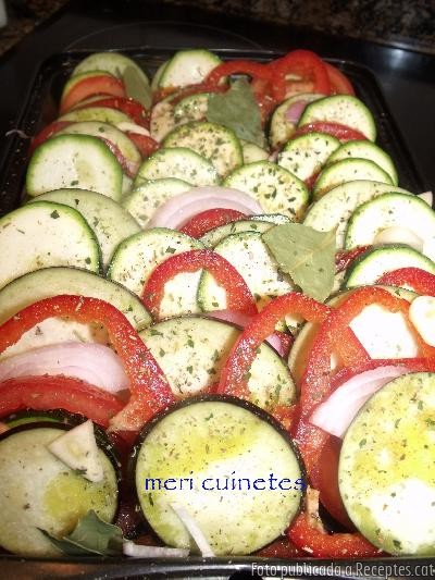 Recepta de cuina de Ratatouille amb vinagreta de melmelada de pebrots vermells i vermouth