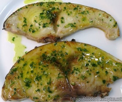 Recepta de cuina de Peix espasa a la planxa amb emulsió d’all i julivert