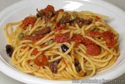 Recepta de cuina de Espaguetis a la puttanesca
