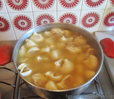 Recepta de cuina de Brou amb galets farcits