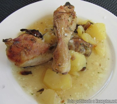 Recepta de cuina de Cuixetes de pollastre al forn amb bolets i patates