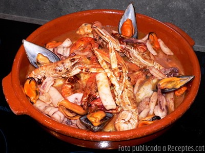 Recepta de cuina de Catxoflino de sipia, cansalada, salsitxes, gambes i musclos