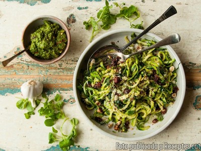 Fideus de carabassó amb pesto de créixens