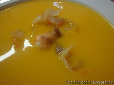 Recepta de cuina de Crema de carbassa amb farcellets de llagostins i cansalada