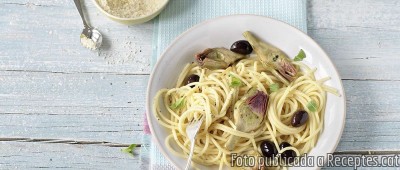 Recepta de cuina de Espaguetis amb carxofes i olives