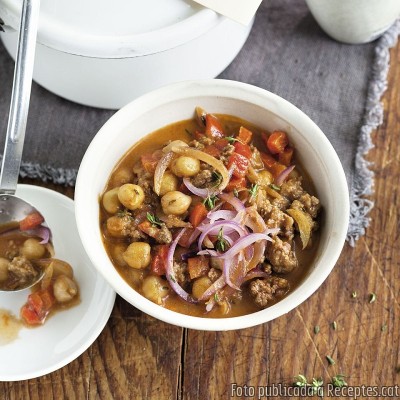 Recepta de cuina de Guisat de cigrons amb pebrot vermell i carn picada