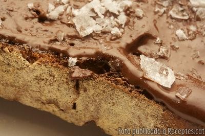 Recepta de cuina de Pa amb xocolata, oli, sal i pebre