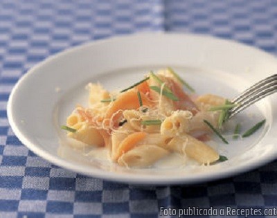 Recepta de cuina de Plomes (penne) amb llet i pastanagues