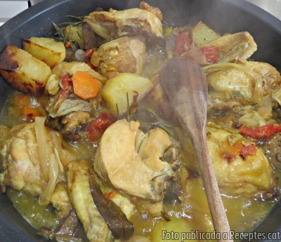 Recepta de cuina de Pollastre a la cassola amb girgoles i herbes aromàtiques