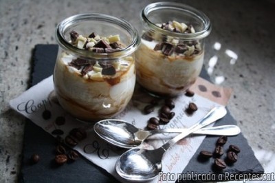 Recepta de cuina de Postre de iogur al cafè amb amareto