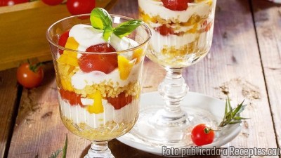 Recepta de cuina de Postres de iogurt i tomàquets mel