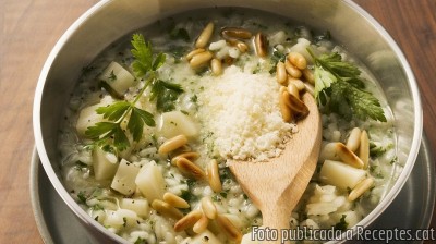 Recepta de cuina de Risotto amb julivert i pinyons