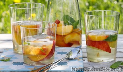 Recepta de cuina de Sangria de préssecs