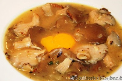 Recepta de cuina de Sopa de girgoles amb rovell d’ou